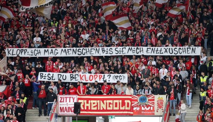 Banner of Mainz ß5 fans against Jürgen Klopp 19 10 2024, Football, 1 Bundesliga, 1 FSV Mainz 05 RB Leipzig, 7 Matchday, Season 2024 25, MEWA Arena, Mainz, Germany, zmdz, DFB DFL regulations prohibit any use of photographs as image sequences and or quasi video 1 FSV Mainz 05 RB Leipzig