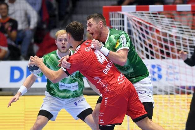 Nikolaj Enderleit MT Melsungen 4 on the ball , Mijajlo Marsenic Fuechse Berlin 93 , Matthes Langhoff Fuechse Berlin 25 L , GER, MT Melsungen Fuechse Berlin, Handball, 1 Bundesliga, 7 Matchday, Season 2024 2025, 19 10 2024, GER, MT Melsungen Fuechse Berlin, Handball, 1 Bundesliga, 7 Matchday, Season 2024 2025, 19 10 2024 Kassel Copyright: xEibner-Pressefotox xRolandxSippex EP_RSL