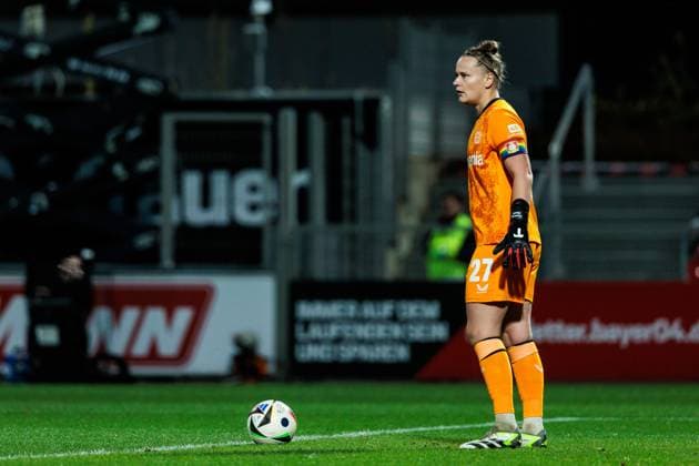 GOOGLE PIXEL Womens Bundesliga, Bayer 04 Leverkusen FC Bayern Munich 20 10 2024 Friederike Repohl Bayer 04 Leverkusen, 27 with ball GOOGLE PIXEL Womens Bundesliga, Bayer 04 Leverkusen FC Bayern Munich, Leverkusen, Ulrich Haberland Stadium on 20 10 2024 DFB REGULATIONS PROHIBIT ANY USE OF PHOTOGRAPHS AS IMAGE SEQUENCES AND OR QUASI VIDEO Copyright: xBEAUTIFULxSPORTS Wunderlx