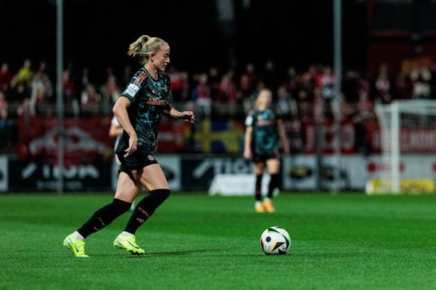 GOOGLE PIXEL Womens Bundesliga, Bayer 04 Leverkusen FC Bayern Munich 20 10 2024 Lea Schüller FC Bayern Munich, 11 on the ball GOOGLE PIXEL Womens Bundesliga, Bayer 04 Leverkusen FC Bayern Munich, Leverkusen, Ulrich Haberland Stadium on 20 10 2024 DFB REGULATIONS PROHIBIT ANY USE OF PHOTOGRAPHS AS IMAGE SEQUENCES AND OR QUASI VIDEO Copyright: xBEAUTIFULxSPORTS Wunderlx
