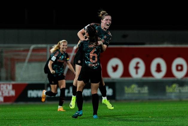 GOOGLE PIXEL Womens Bundesliga, Bayer 04 Leverkusen FC Bayern Munich 20 10 2024 Cheering for 2 3 by Alara Sehitler FC Bayern Munich, 14 GOOGLE PIXEL Womens Bundesliga, Bayer 04 Leverkusen FC Bayern Munich, Leverkusen, Ulrich Haberland Stadium on 20 10 2024 DFB REGULATIONS PROHIBIT ANY USE OF PHOTOGRAPHS AS IMAGE SEQUENCES AND OR QUASI VIDEO Copyright: xBEAUTIFULxSPORTS Wunderlx