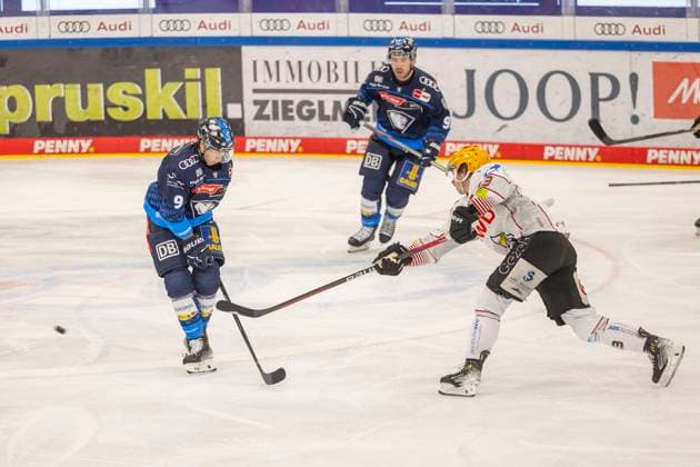 Ingolstadt, Germany October 20, 2024 Penny DEL 2024 2025 Sp 11 ERC Ingolstadt vs Pinguins Bremerhaven Pictured from left in a duel Myles Powell ERC Ingolstadt and Max Görtz Goertz Bremerhaven Saturn Arena Bayern Copyright: xFotostandx xSchäferx