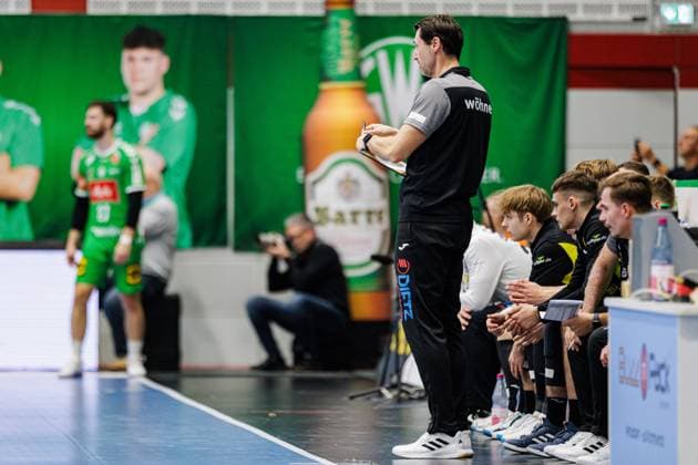 Anel Mahmutefendic HSC 2000 Coburg, Coach GER, GWD Minden vs HSC 2000 Coburg, Handball, 2 Bundesliga, Matchday 8, Season 2024 2025, 22 10 2024 GER, GWD Minden vs HSC 2000 Coburg, Handball, 2 Bundesliga, Matchday 8, Season 2024 2025, 22 10 2024 Luebbecke Copyright: xEibner-Pressefoto JanxRollingerx EP_JSK