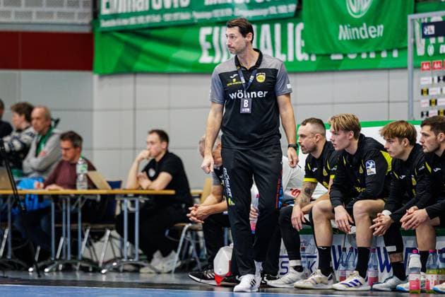 Anel Mahmutefendic HSC 2000 Coburg, Coach GER, GWD Minden vs HSC 2000 Coburg, Handball, 2 Bundesliga, Matchday 8, Season 2024 2025, 22 10 2024 GER, GWD Minden vs HSC 2000 Coburg, Handball, 2 Bundesliga, Matchday 8, Season 2024 2025, 22 10 2024 Luebbecke Copyright: xEibner-Pressefoto JanxRollingerx EP_JSK
