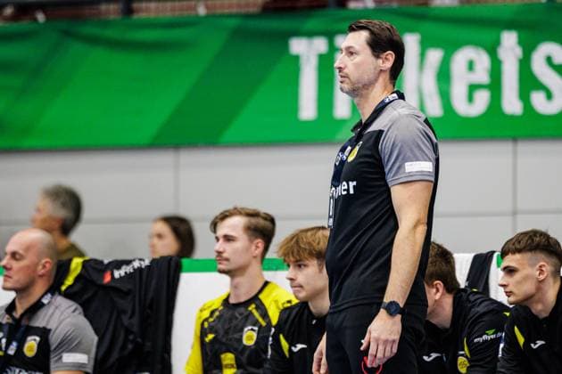 Anel Mahmutefendic HSC 2000 Coburg, Coach GER, GWD Minden vs HSC 2000 Coburg, Handball, 2 Bundesliga, Matchday 8, Season 2024 2025, 22 10 2024 GER, GWD Minden vs HSC 2000 Coburg, Handball, 2 Bundesliga, Matchday 8, Season 2024 2025, 22 10 2024 Luebbecke Copyright: xEibner-Pressefoto JanxRollingerx EP_JSK