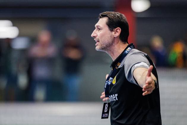 Anel Mahmutefendic HSC 2000 Coburg, Coach gestures GER, GWD Minden vs HSC 2000 Coburg, Handball, 2 Bundesliga, Matchday 8, Season 2024 2025, 22 10 2024 GER, GWD Minden vs HSC 2000 Coburg, Handball, 2 Bundesliga, Matchday 8, Season 2024 2025, 22 10 2024 Luebbecke Copyright: xEibner-Pressefoto JanxRollingerx EP_JSK