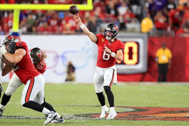 TAMPA, FL - OCTOBER 21: Tampa Bay Buccaneers Quarterback Baker Mayfield (6) throws a pass during the game between the Baltimore Ravens and the Tampa Bay Buccaneers on October 21, 2024 at Raymond James Stadium in Tampa, Florida. (Photo by Cliff Welch Icon Sportswire) NFL, American Football Herren, USA OCT 21 Ravens at Buccaneers EDITORIAL USE ONLY Icon357241021046