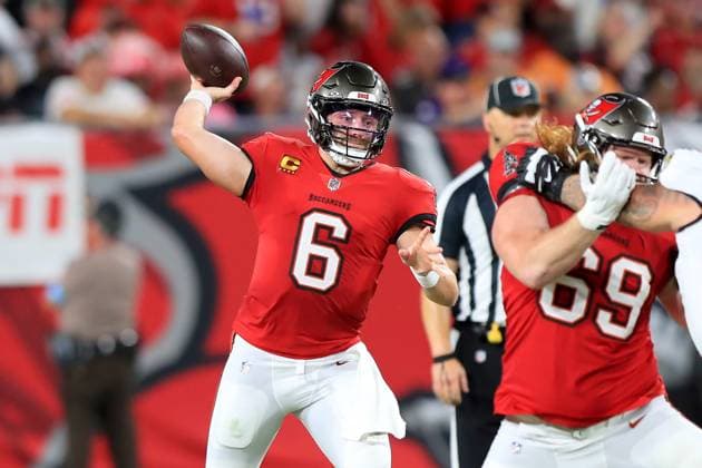TAMPA, FL - OCTOBER 21: Tampa Bay Buccaneers Quarterback Baker Mayfield (6) throws a pass during the game between the Baltimore Ravens and the Tampa Bay Buccaneers on October 21, 2024 at Raymond James Stadium in Tampa, Florida. (Photo by Cliff Welch Icon Sportswire) NFL, American Football Herren, USA OCT 21 Ravens at Buccaneers EDITORIAL USE ONLY Icon357241021047