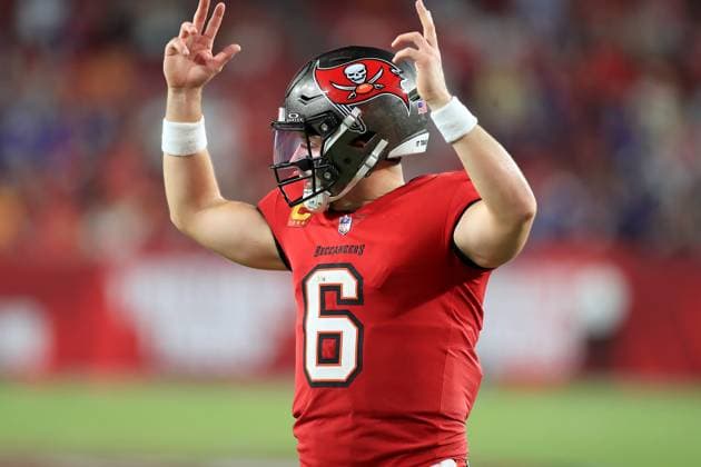 TAMPA, FL - OCTOBER 21: Tampa Bay Buccaneers Quarterback Baker Mayfield (6) signals touchdown during the game between the Baltimore Ravens and the Tampa Bay Buccaneers on October 21, 2024 at Raymond James Stadium in Tampa, Florida. (Photo by Cliff Welch Icon Sportswire) NFL, American Football Herren, USA OCT 21 Ravens at Buccaneers EDITORIAL USE ONLY Icon357241021051