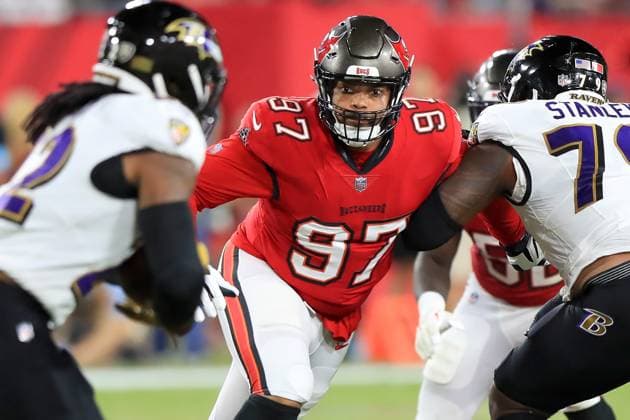 TAMPA, FL - OCTOBER 21: Tampa Bay Buccaneers Defensive Lineman Earnest Brown IV (97) looks into the offensive backfield during the game between the Baltimore Ravens and the Tampa Bay Buccaneers on October 21, 2024 at Raymond James Stadium in Tampa, Florida. (Photo by Cliff Welch Icon Sportswire) NFL, American Football Herren, USA OCT 21 Ravens at Buccaneers EDITORIAL USE ONLY Icon357241021062