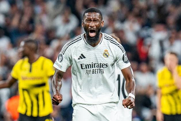 22 10 2024, Real Madrid vs Borussia Dortmund, UEFA Champions League, Matchday 3 Antonio Rüdiger Real Madrid, 22 celebrates after Vinicius Junior Real Madrid, 7 scores to make it 2 2 Copyright: xBahhoxKarax