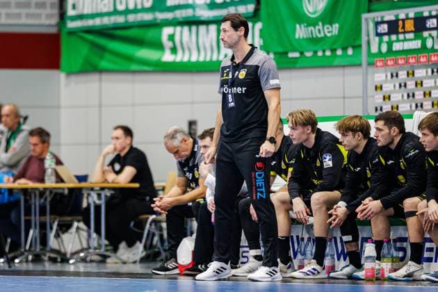 Anel Mahmutefendic HSC 2000 Coburg, Coach GER, GWD Minden vs HSC 2000 Coburg, Handball, 2 Bundesliga, Matchday 8, Season 2024 2025, 22 10 2024 GER, GWD Minden vs HSC 2000 Coburg, Handball, 2 Bundesliga, Matchday 8, Season 2024 2025, 22 10 2024 Luebbecke Copyright: xEibner-Pressefoto JanxRollingerx EP_JSK