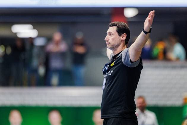 Anel Mahmutefendic HSC 2000 Coburg, Coach gestures GER, GWD Minden vs HSC 2000 Coburg, Handball, 2 Bundesliga, Matchday 8, Season 2024 2025, 22 10 2024 GER, GWD Minden vs HSC 2000 Coburg, Handball, 2 Bundesliga, Matchday 8, Season 2024 2025, 22 10 2024 Luebbecke Copyright: xEibner-Pressefoto JanxRollingerx EP_JSK