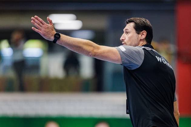 Anel Mahmutefendic HSC 2000 Coburg, Coach gestures GER, GWD Minden vs HSC 2000 Coburg, Handball, 2 Bundesliga, Matchday 8, Season 2024 2025, 22 10 2024 GER, GWD Minden vs HSC 2000 Coburg, Handball, 2 Bundesliga, Matchday 8, Season 2024 2025, 22 10 2024 Luebbecke Copyright: xEibner-Pressefoto JanxRollingerx EP_JSK