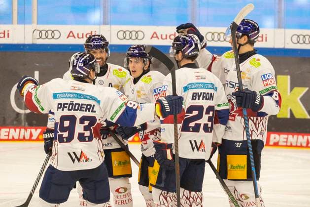 Ingolstadt, Germany October 24, 2024 Penny DEL 2024 2025 Sp 12 ERC Ingolstadt vs Eisbären Berlin In the picture in the Traube Goalscorer Ty Ronning Berlin cheers with his teammates after his goal for 0 1, Saturn Arena Bayern Copyright: xFotostandx xSchäferx