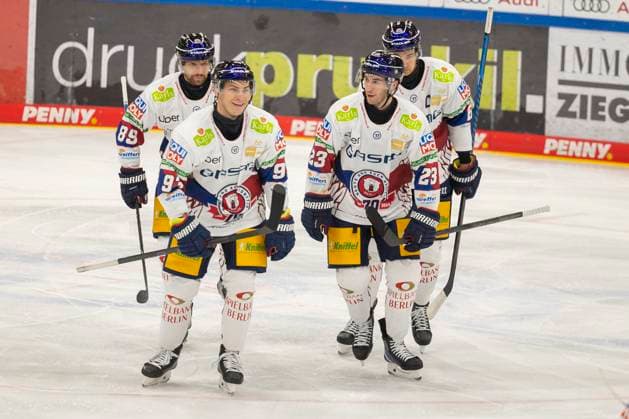 Ingolstadt, Germany October 24, 2024 Penny DEL 2024 2025 Sp 12 ERC Ingolstadt vs Eisbären Berlin In the picture in the Traube Goalscorer Ty Ronning Berlin cheers with his teammates after his goal for 0 1, Saturn Arena Bayern Copyright: xFotostandx xSchäferx