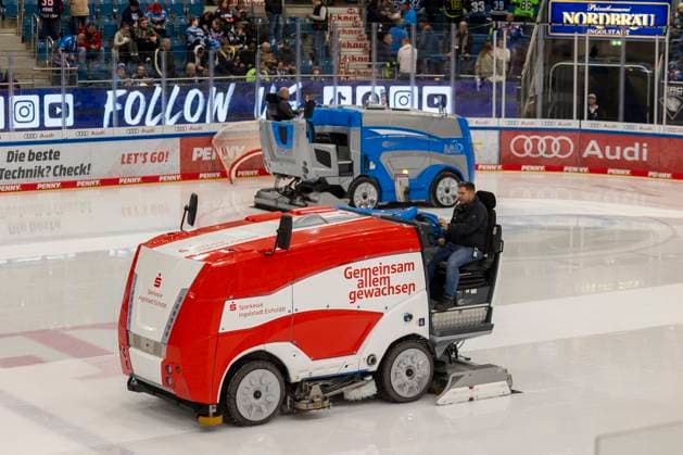 Ingolstadt, Germany October 24, 2024 Penny DEL 2024 2025 Sp 12 ERC Ingolstadt vs Eisbären Berlin In the picture Ice machine prepares the pitch, ice preparation Saturn Arena Bayern Copyright: xFotostandx xSchäferx