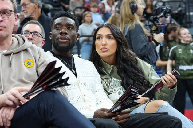 Alphonso Davies 19 FC Bayern Muenchen with girlfriend, FC Bayern Basketball vs Olympiakos Piraeus, Basketball, EuroLeague, Matchday 5, 25 10 2024 Muenchen Bayern Germany Copyright: xkolbert-press ChristianxKolbertx