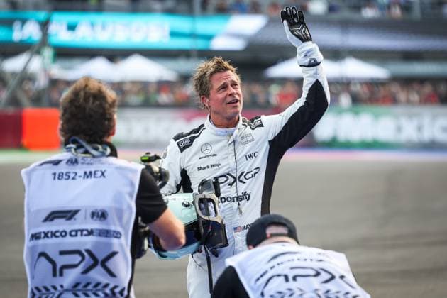 Bilder des Jahres 2024, Sport 10 Oktober Sport Themen der Woche KW43 Sport Bilder des Jahres PITT Brad (USA), actor playing Sonny Hayes, driver of the fictional APX GP team in the Apex F1 movie by Apple Studios Bruckheimer Films, portrait during the Formula 1 Gran Premio de la Ciudad de Mexico 2024, 20th round of the 2024 Formula One World Championship, WM, Weltmeisterschaft from October 25 to 27, 2024 on the Autodromo Hermanos Rodriguez, in Mexico City, Mexico - F1 - MEXICO CITY GRAND PRIX 2024 DPPI Panoramic 241027_R20_MESSICO_DP_AV3_7222