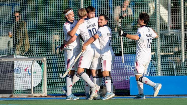 Players of Mannheimer HC MHC , celebrate the goal, celebrate the goal, goal, celebration, cheers about the goal, rejoice, joy, rejoices, optimistic, positive, game scene, highlight, action, 27 10 2024, Mannheim Germany , Hockey, 1 Bundesliga, Men, Mannheimer HC UHC Hamburg xozx