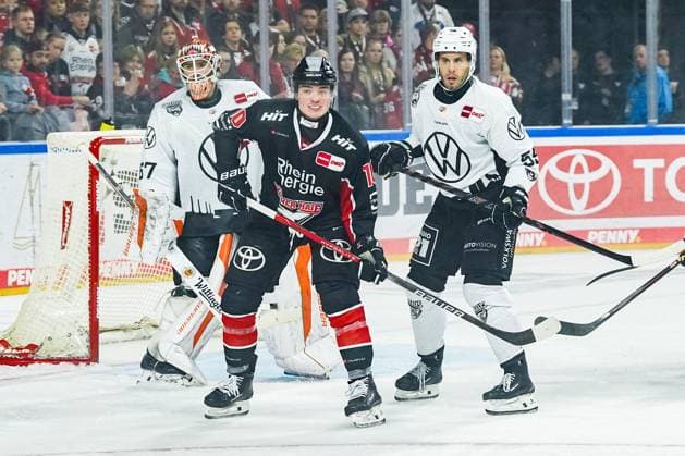 Ice Hockey Penny DEL 13 Matchday Cologne Sharks Grizzlys Wolfsburg on 27 10 2024 at the Lanxess Arena in Cologne Hannibal Weitzmann Wolfsburg , left Justin Schütz Cologne , center Ryan Button Wolfsburg , right According to the regulations of the DEL German Ice Hockey League, the publication and further use of the recordings in electronic media and end devices of all kinds during the ongoing game is not permitted xDMx
