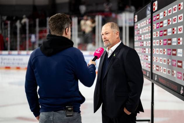 Steve Walker Trainer, Coach, Headcoach, Schwenninger Wild Wings, SWW in an interview with Magenta Sport, Nuernberg Ice Tigers vs Schwenninger Wild Wings, Ice Hockey, Penny DEL, Matchday 13, 27 10 2024, Nuernberg Ice Tigers vs Schwenninger Wild Wings, Ice Hockey, Penny DEL, Matchday 13, 27 10 2024 Copyright: xEibner-Pressefoto ThomasxHahnx EP_NIT