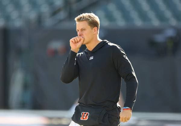 CINCINNATI, OH - OCTOBER 27 - Cincinnati Bengals quarterback Joe Burrow (9) warms up before a game between the Philadelphia Eagles and the Cincinnati Bengals at Paycor Stadium on Sunday, October 27, 2024. (Photo by Jeff Moreland Icon Sportswire) NFL, American Football Herren, USA OCT 27 Eagles at Bengals EDITORIAL USE ONLY Icon168241027004