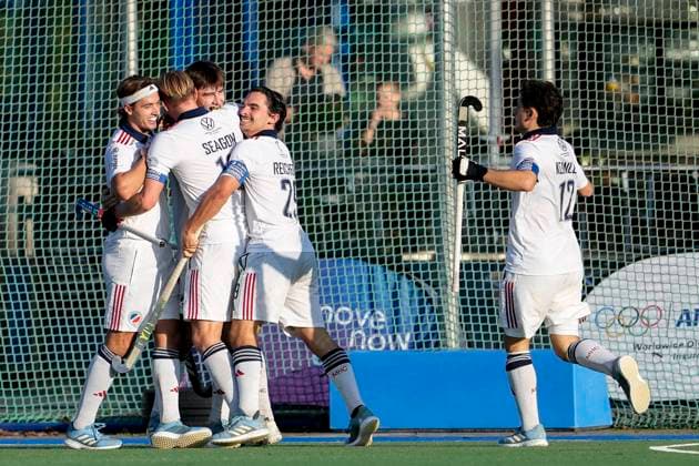 Players of Mannheimer HC MHC , celebrate the goal, celebrate the goal, goal, celebration, cheers about the goal, rejoicing, joy, rejoices, optimistic, positive, game scene, highlight, action, 27 10 2024, Mannheim Germany , Hockey, 1 Bundesliga, Men, Mannheimer HC UHC Hamburg xozx