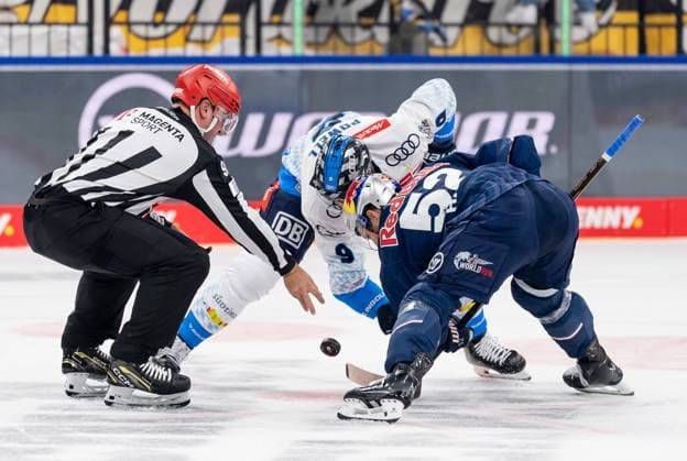 Linesperson Maksim Cepik takes a faceoff between Myles Powell ERC Ingolstadt Panther, 9 and Patrick Hager EHC Red Bull Muenchen, 52 GER, EHC Red Bull Muenchen vs ERC Ingolstadt Panther, Ice Hockey, DEL, Matchday 13, Season 2024 2025, 27 10 2024 GER, EHC Red Bull Muenchen vs ERC Ingolstadt Panther, Ice Hockey, DEL, Matchday 13, Season 2024 2025, 27 10 2024 Muenchen Copyright: xEibner-Pressefoto FranzxFeinerx EP_HFR