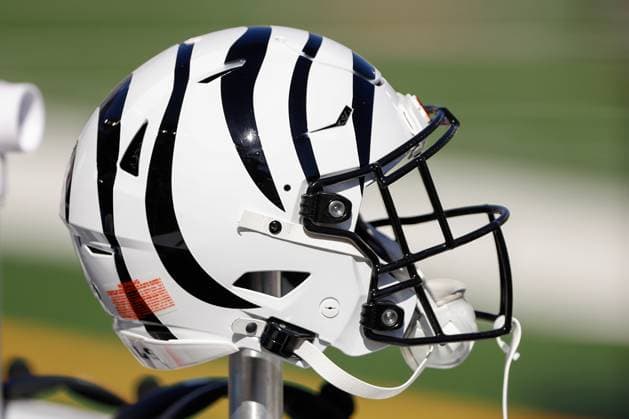 CINCINNATI, OH - OCTOBER 27: A Cincinnati Bengals helmet sits before the game against the Philadelphia Eagles and the Cincinnati Bengals on October 27, 2024, at Paycor Stadium in Cincinnati, OH. (Photo by Ian Johnson Icon Sportswire) NFL, American Football Herren, USA OCT 27 Eagles at Bengals EDITORIAL USE ONLY Icon241027027
