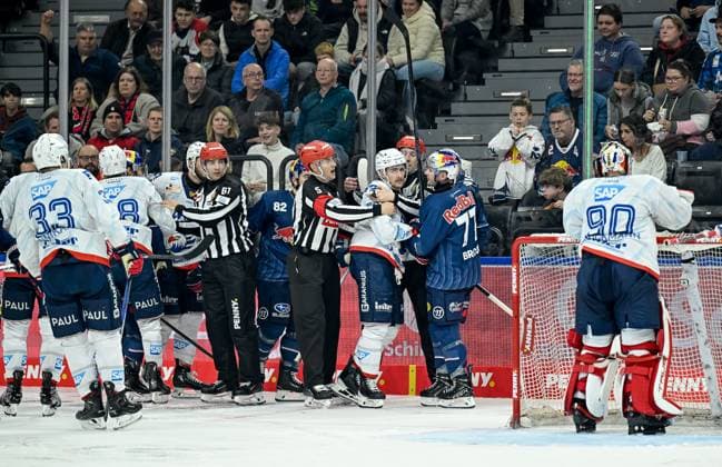Differences of opinion between both teams GER, EHC Red Bull Muenchen vs Adler Mannheim, Ice Hockey, DEL, Matchday 3, Season 2024 2025, 29 10 2024 GER, EHC Red Bull Muenchen vs Adler Mannheim, Ice Hockey, DEL, Matchday 3, Season 2024 2025, 29 10 2024 Muenchen Copyright: xEibner-Pressefoto HeikexFeinerx EP_HFR