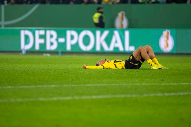 29 10 2024 Football DFB Cup, 2nd round, VfL Wolfsburg Borussia Dortmund in the Volkswagen Arena Dortmunds Felix Nmecha lies disappointed on the pitch Important note According to the regulations of the DFL German Football League and the DFB German Football Association, it is prohibited to use or have used photographs taken in the stadium and or of the match in the form of sequential images and or video-like photo series Copyright: xDavidxInderliedx