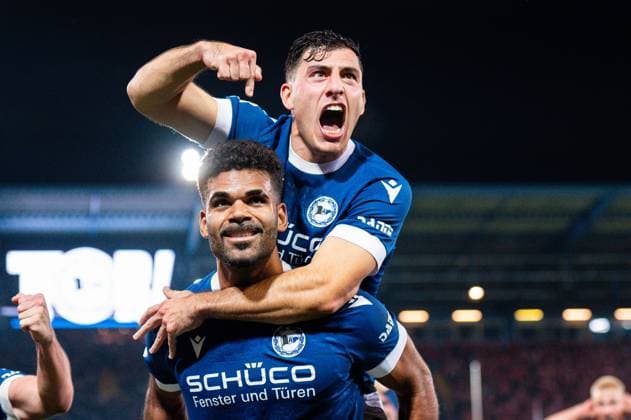 30 10 2024 Soccer, 2024 2025, DFB Cup, 2nd main round, DSC Arminia Bielefeld 1 FC Union Berlin L R Andre Becker Bielefeld celebrates after his goal to 2 0 with Stefano Russo Bielefeld DFB REGULATIONS PROHIBIT ANY USE OF PHOTOGRAPHS AS IMAGE SEQUENCES AND OR QUASI VIDEO