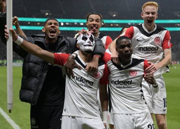 Omar Marmoush li puts on the Halloween mask for his goal celebration as a masked man after his goal to 2 1 with Niels Nkounkou right and team photographed at the soccer DFB Pokal match Eintracht Frankfurt against Borussia Mönchengladbach on 30 10 2024 in Frankfurt DFL DFB REGULATIONS PROHIBIT ANY USE OF PHOTOGRAPHS as IMAGE SEQUENCES and or QUASI VIDEO