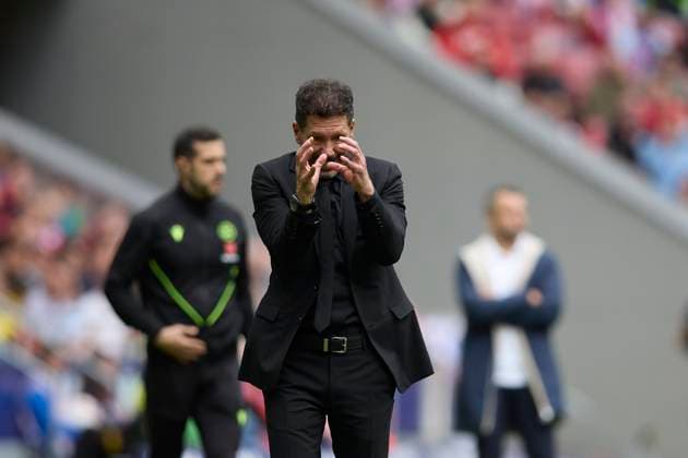 Diego Pablo Simeone, head coach Atletico de Madrid gestures during the LaLiga match between AtlÃ tico Madrid and UD Las Palmas at Civitas Metropolitano on November 3, 2024 in Madrid, Spain Photo by Manu Reino DeFodi Images not used in POL SRB CRO FRA GBR NED ITA USA Defodi 071 ATMLPA20241103 025 Defodi-071 not used in POL SRB CRO FRA GBR NED ITA USA