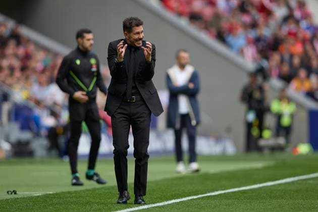Diego Pablo Simeone, head coach Atletico de Madrid gestures during the LaLiga match between AtlÃ tico Madrid and UD Las Palmas at Civitas Metropolitano on November 3, 2024 in Madrid, Spain Photo by Manu Reino DeFodi Images not used in POL SRB CRO FRA GBR NED ITA USA Defodi 071 ATMLPA20241103 026 Defodi-071 not used in POL SRB CRO FRA GBR NED ITA USA