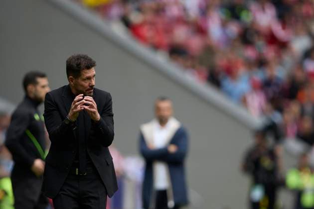 Diego Pablo Simeone, head coach Atletico de Madrid gestures during the LaLiga match between AtlÃ tico Madrid and UD Las Palmas at Civitas Metropolitano on November 3, 2024 in Madrid, Spain Photo by Manu Reino DeFodi Images not used in POL SRB CRO FRA GBR NED ITA USA Defodi 071 ATMLPA20241103 027 Defodi-071 not used in POL SRB CRO FRA GBR NED ITA USA