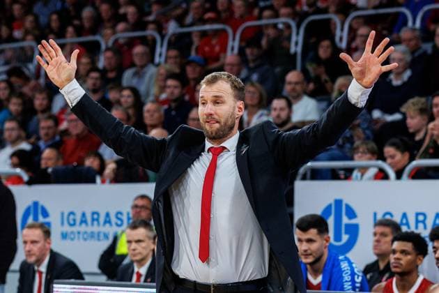 Anton Gavel Bamberg Baskets, Coach , single picture, single photo, portrait, portraet, cheers, cheering, positive emotions, positive emotion, Bamberg Baskets vs ALBA Berlin, Basketball, easyCredit BBL, Matchday 7, 03 11 2024 Bamberg Baskets vs ALBA Berlin, Basketball, easyCredit BBL, Matchday 7, 03 11 2024 Bamberg Copyright: xEibner-Pressefoto G.xSantemizx EP_EER