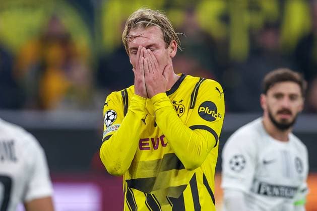 05 11 2024, Football, UEFA Champions League, Borussia Dortmund SK Sturm Graz, Matchday 4, Signal Iduna Park, Season 2024 2025 Julian Brandt BVB 10 stands disappointed on the pitch gesticulating with his hands in front of his face, Disappointment North Rhine-Westphalia Germany