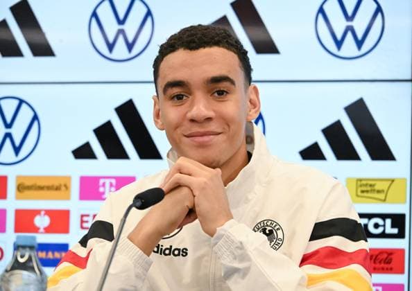 12 11 2024, xsltx, Football DFB Media Dates, DFB Press Conference with Jamal Musiala emspor, v l Jamal Musiala German National Team DFL DFB REGULATIONS PROHIBIT ANY USE OF PHOTOGRAPHS as IMAGE SEQUENCES and or QUASI VIDEO Frankfurt am Main