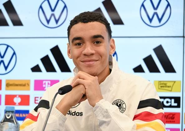 12 11 2024, xsltx, Football DFB Media Dates, DFB Press Conference with Jamal Musiala emspor, v l Jamal Musiala German National Team DFL DFB REGULATIONS PROHIBIT ANY USE OF PHOTOGRAPHS as IMAGE SEQUENCES and or QUASI VIDEO Frankfurt am Main