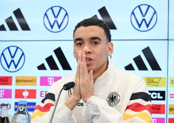 12 11 2024, xsltx, Football DFB Media Dates, DFB Press Conference with Jamal Musiala emspor, v l Jamal Musiala German National Team DFL DFB REGULATIONS PROHIBIT ANY USE OF PHOTOGRAPHS as IMAGE SEQUENCES and or QUASI VIDEO Frankfurt am Main