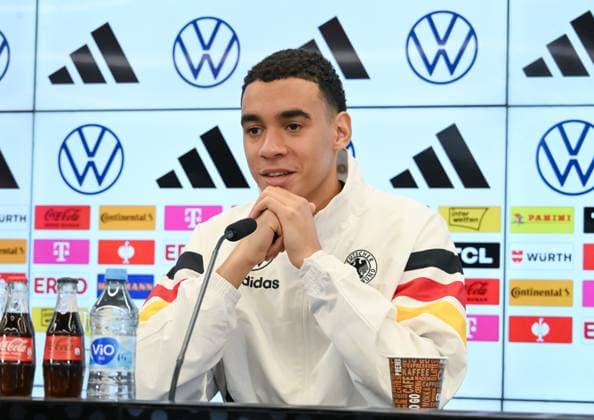 12 11 2024, xsltx, Football DFB Media Dates, DFB Press Conference with Jamal Musiala emspor, v l Jamal Musiala German National Team DFL DFB REGULATIONS PROHIBIT ANY USE OF PHOTOGRAPHS as IMAGE SEQUENCES and or QUASI VIDEO Frankfurt am Main