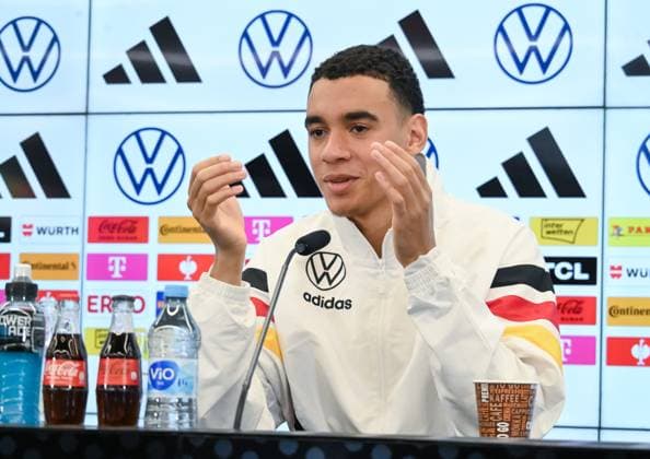 12 11 2024, xsltx, Football DFB Media Dates, DFB Press Conference with Jamal Musiala emspor, v l Jamal Musiala German National Team DFL DFB REGULATIONS PROHIBIT ANY USE OF PHOTOGRAPHS as IMAGE SEQUENCES and or QUASI VIDEO Frankfurt am Main