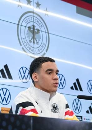 12 11 2024, xsltx, Football DFB Media Dates, DFB Press Conference with Jamal Musiala emspor, v l Jamal Musiala German National Team DFL DFB REGULATIONS PROHIBIT ANY USE OF PHOTOGRAPHS as IMAGE SEQUENCES and or QUASI VIDEO Frankfurt am Main