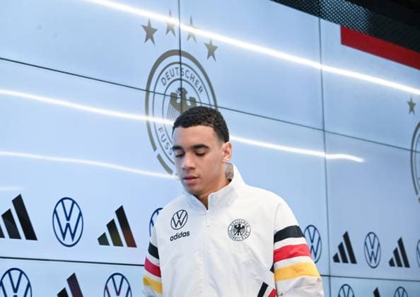 12 11 2024, xsltx, Football DFB Media Dates, DFB Press Conference with Jamal Musiala emspor, v l Jamal Musiala German National Team DFL DFB REGULATIONS PROHIBIT ANY USE OF PHOTOGRAPHS as IMAGE SEQUENCES and or QUASI VIDEO Frankfurt am Main