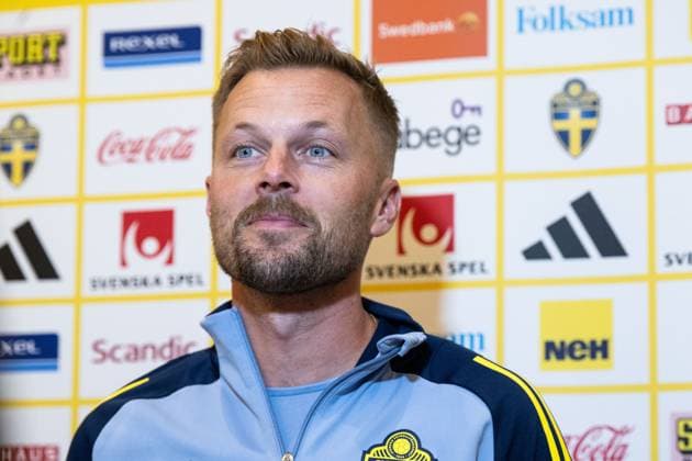 241113 Assistant coach Sebastian Larsson of the Swedish men s football national team in mixed zone after a training session on November 13, 2024 in Marbella Photo Emma Wallskog BILDBYRAN COP 320 EW0458 fotboll football soccer fotball nations league uefa nations league träning practice training sverige sweden sverige a bbeng  Copyright: EMMAxWALLSKOG BB241113EW076