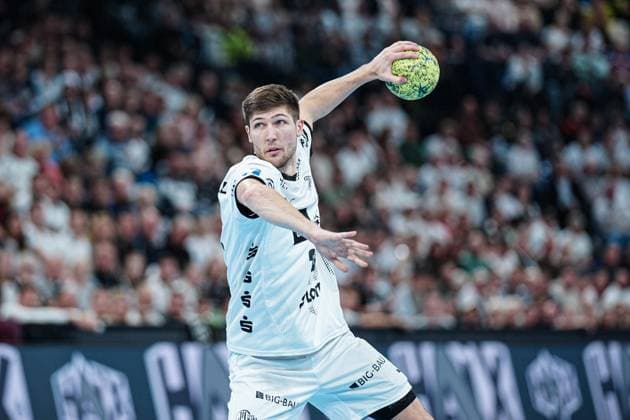 7 meter throw goal Lukas Zerbe THW Kiel, 24 GER, THW Kiel vs SC Magdeburg, Handball, DHB Pokal, Round of 16, Season 2024 2025, 13 11 2024 GER, THW Kiel vs SC Magdeburg, Handball, DHB Pokal, Round of 16, Season 2024 2025, 13 11 2024 Kiel Copyright: xEibner-Pressefoto MarcelxvonxFehrnx EP_MFN