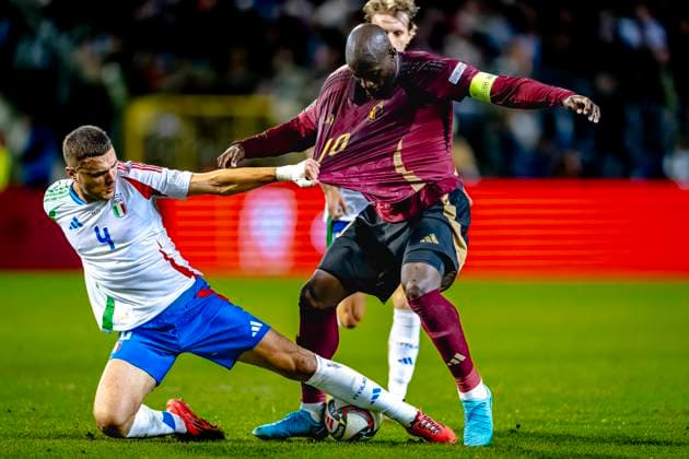 Italy defender Alessandro Buongiorno, Belgium forwarder Romelu Lukaku, during the match Belgium Italy at the King Baudouin Stadiu for the UEFA Nations League League A Group A2 season 2024 2025 in BRUSSELS, Netherlands on 14 november 2024, photo by Marcel van Dorst EYE4images DeFodi Images not used in POL SRB CRO FRA GBR NED ITA USA Defodi 0779358548st Defodi-746 not used in POL SRB CRO FRA GBR NED ITA USA