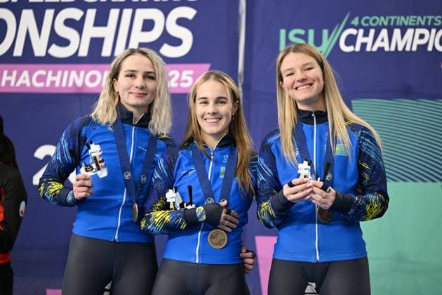 Kazakhstan team group, Mannschaftsbild, Totale (KAZ), Kristina Silaeva, Darja Vazhenina, Nadezhda Morozova, Margarita Galiyeva (KAZ), NOVEMBER 15, 2024 - Speed skating, Eisschnelllauf : 2025 ISU Four Continents speedskating championships Women s Team Sprint Award ceremony at YS Arena Hachinohe in Aomori, Japan. Noxthirdxpartyxsales (273377187)